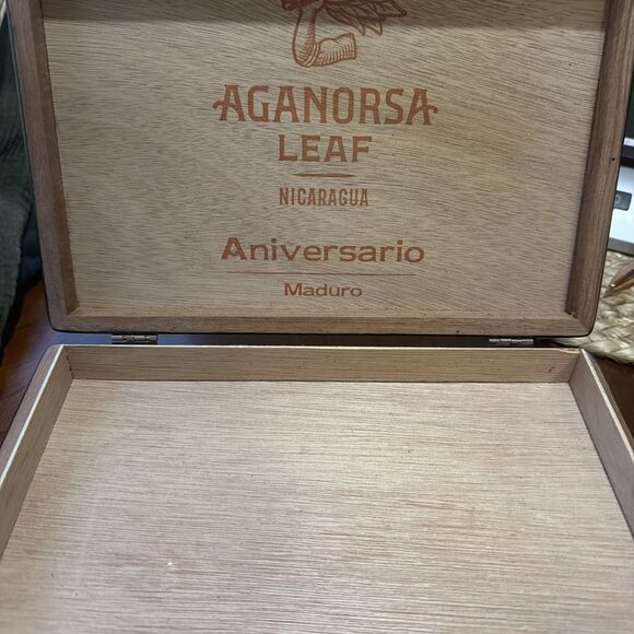 Aganorsa Leaf Aniversario Gran Robusto M Empty Wood Cigar Box 9.25" x 6" x 1.75" - Picture 4 of 4